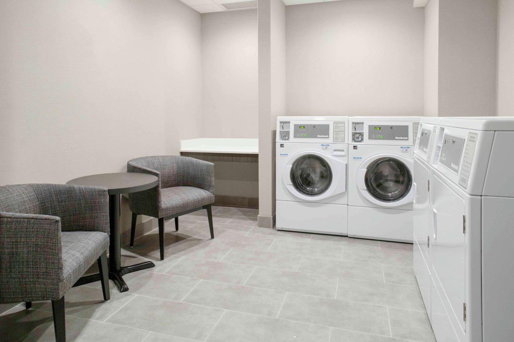 Homewood Suites By Hilton Lansing Eastwood Екстериор снимка