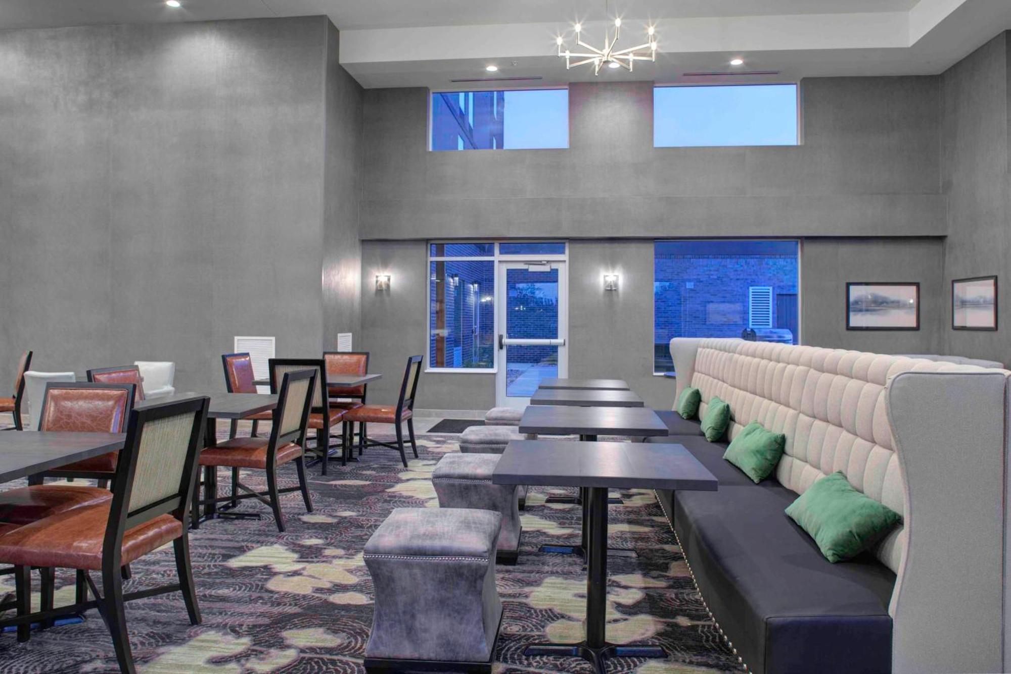 Homewood Suites By Hilton Lansing Eastwood Екстериор снимка