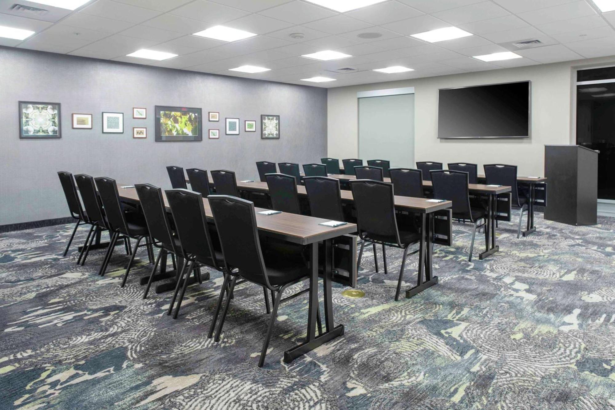 Homewood Suites By Hilton Lansing Eastwood Екстериор снимка